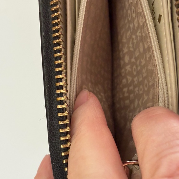 kate spade rose gold patent leather wallet with black patent trim - Picture 9 of 9